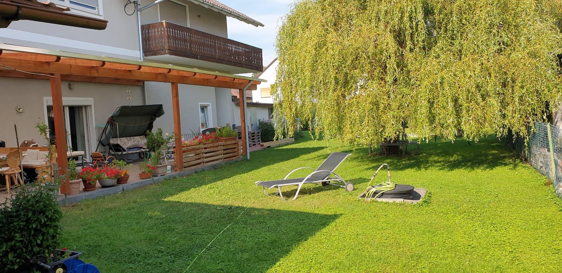 Kernsaniertes großzügiges Reiheneckhaus mit Einliegerwohnung und großem Garten