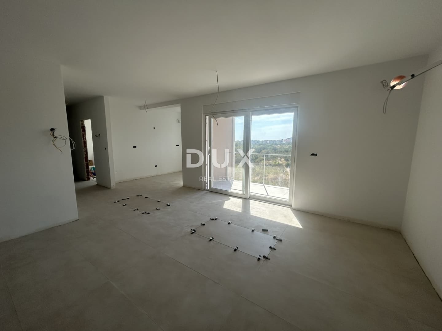 Šibenik, Vodice, oberste Etage, 93 m² private Dachterrasse, Meerblick, Garage