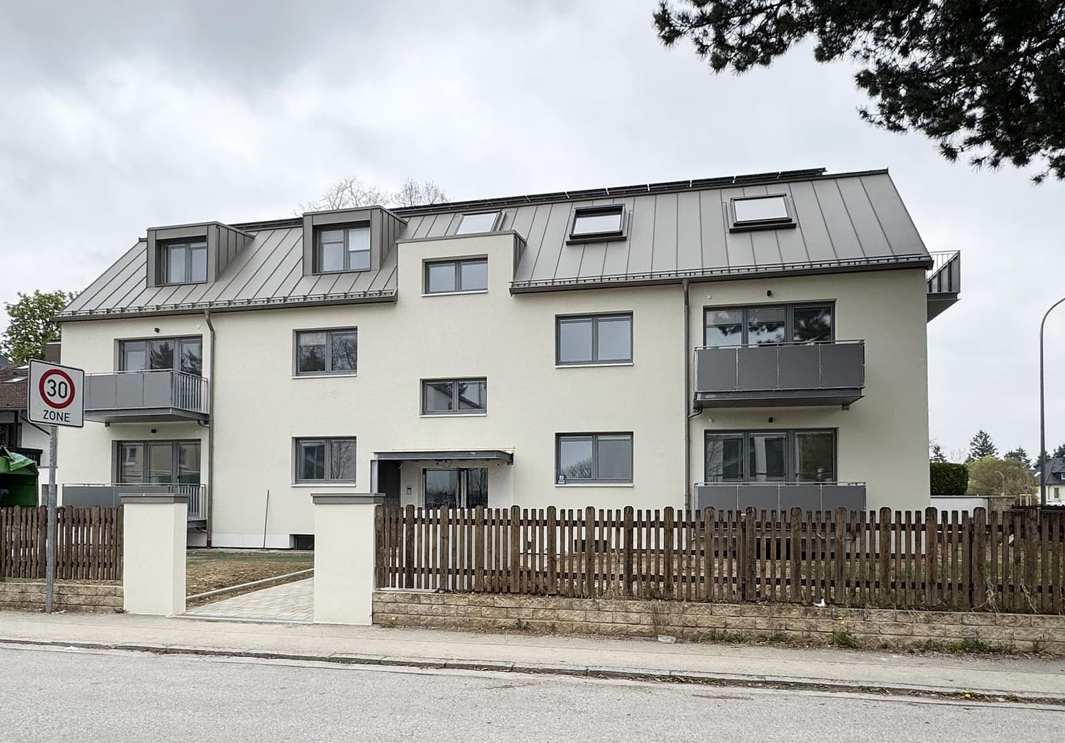 Erstbezug nach Kernsanierung: Modern ausgestattete 3-Zimmer-Wohnung in München-Trudering WE 4