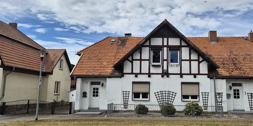 BÖRS-Immobilien ++ Historischer Charme im Doppelpack: Reihenend- und Mittelhaus in 17237 Hohenzieritz