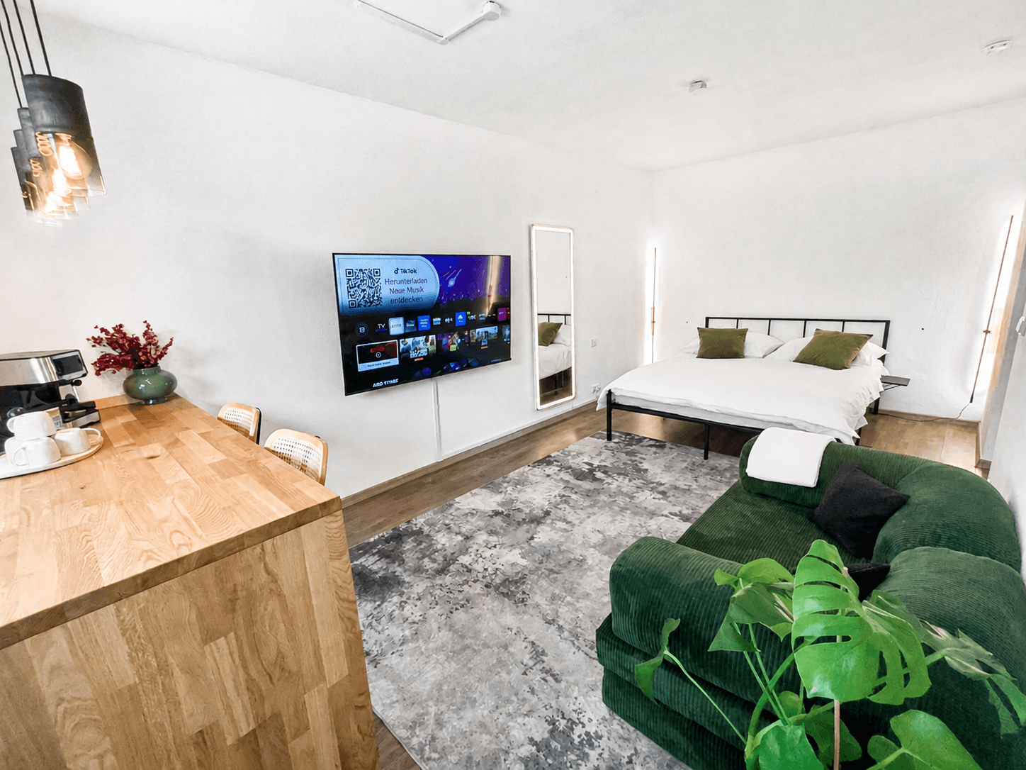 Stilvoll möbliertes Studio mit Balkon & Kaffeebar | Alt-Saarbrücken