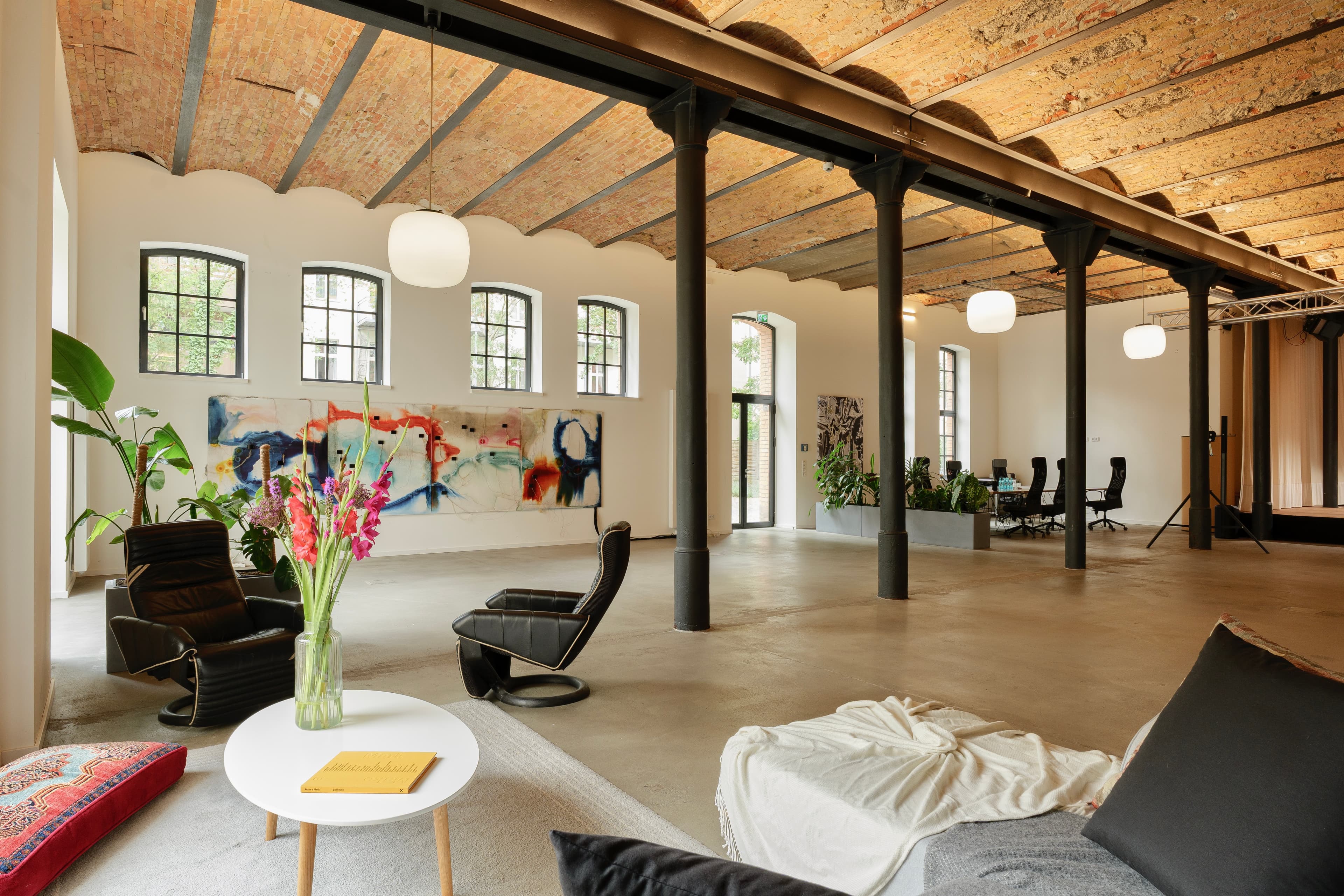 410 m² Büro und Studio in Berlin Kreuzberg mit fest installierter Bühne