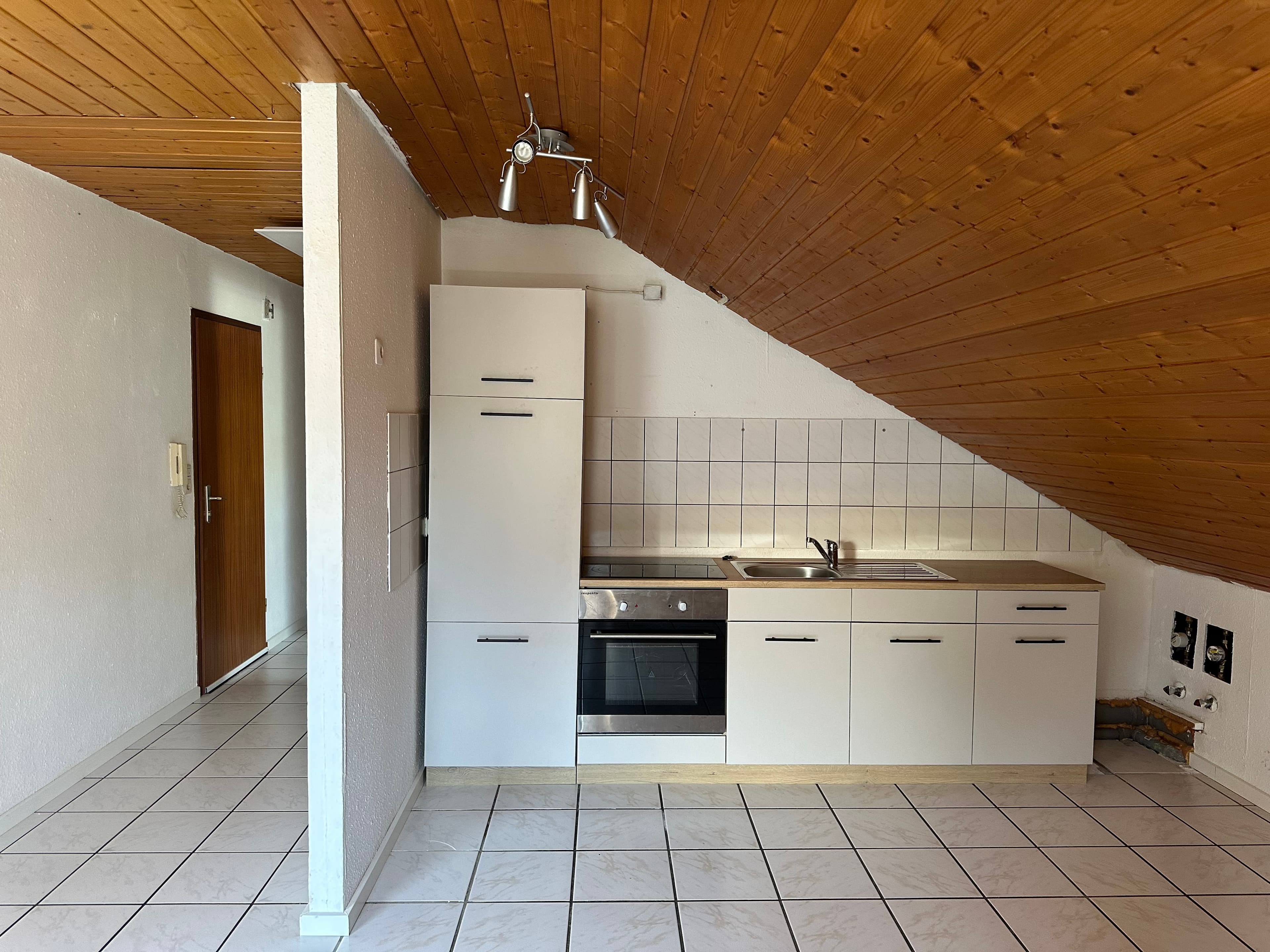 Schöne 3-Zimmer-DG-Wohnung mit EBK
