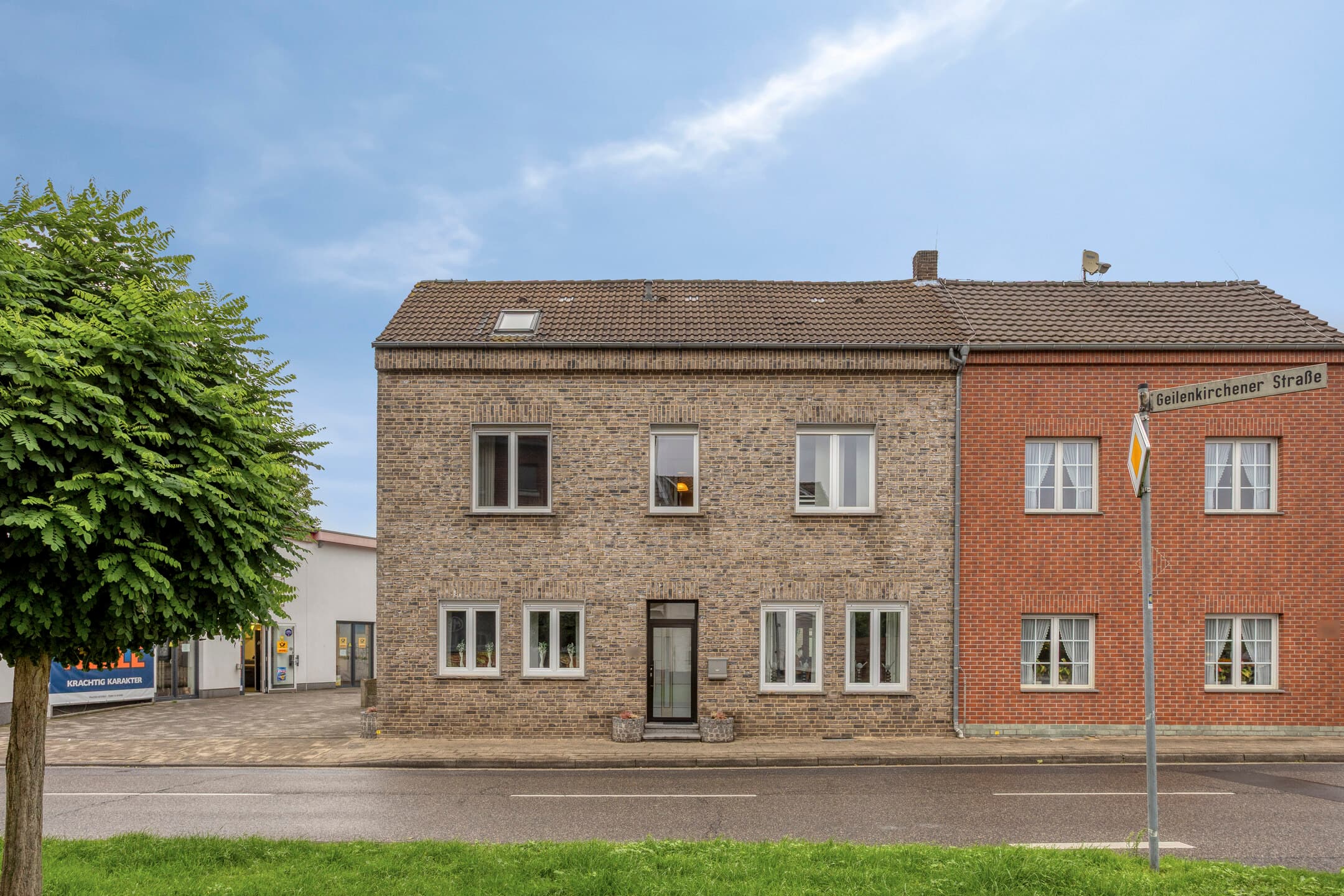 Ein Haus...zwei Haustüren (Einliegerwohnung). Jede Menge Möglichkeiten. Sie lieben Ihre Familie, möchten das Badezimmer aber lieber für sich haben?