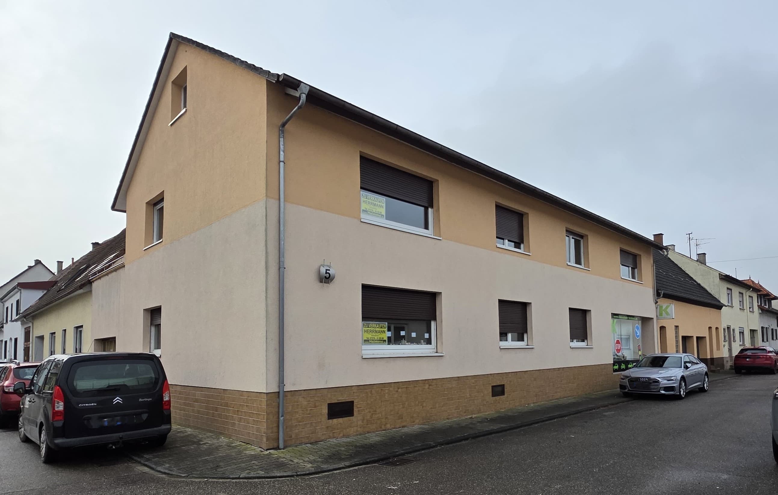 Charmante 2-Zimmer Wohnung in angenehmer Zentrumslage mit Tiefgaragenstellplatz und Balkon