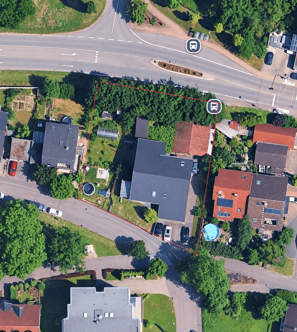 Grosses Mehrfamilienhaus mit viel Platz.