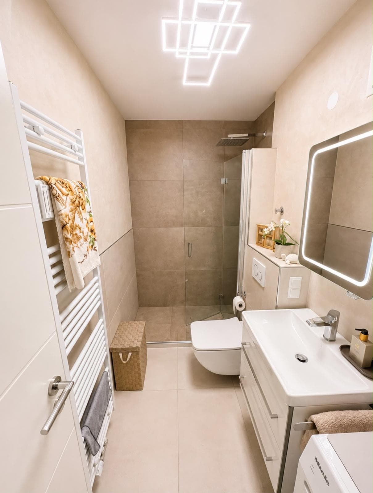 Kernsanierte 3-ZKB-Wohnung-Balkon,Garage&Stellplatz-ProvisionFrei