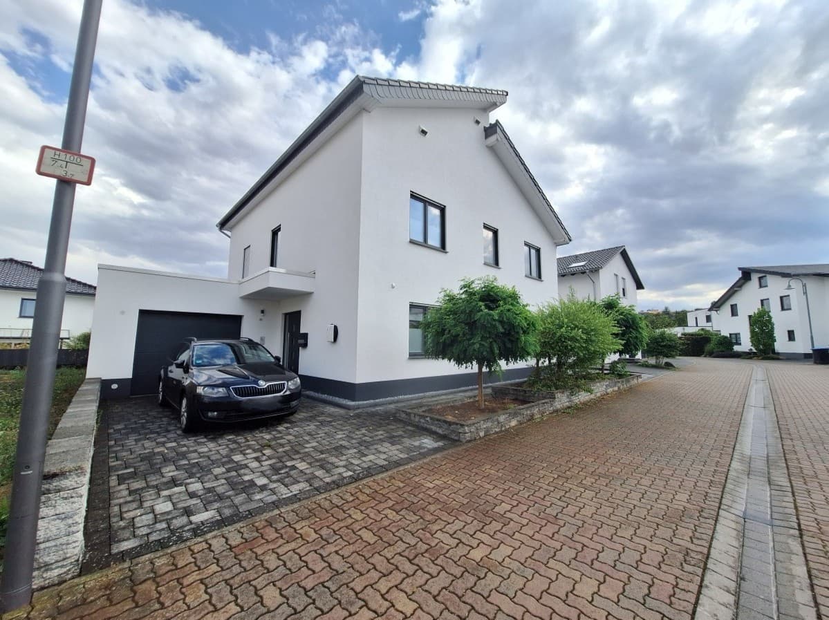 Neuwertiges EFH in Mendig - ca. 180 m² Wohnfläche, PV, Terrasse, Garage & großzügiger Dachboden