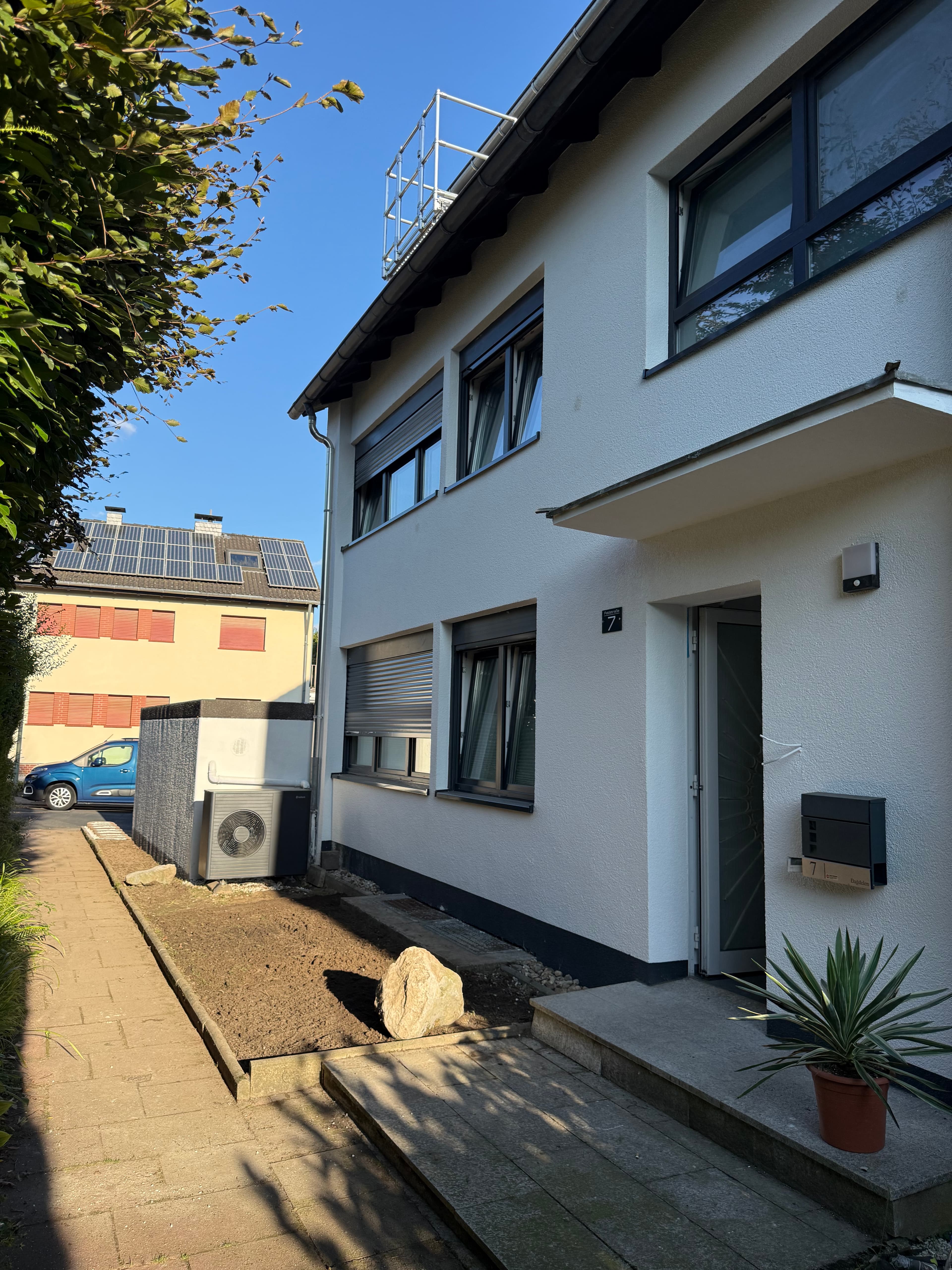 Großzügiges Reihenendhaus Energieklasse A Mehrgenerationenhaus mit großen Garten 2 Garagen Zweifamilienhaus