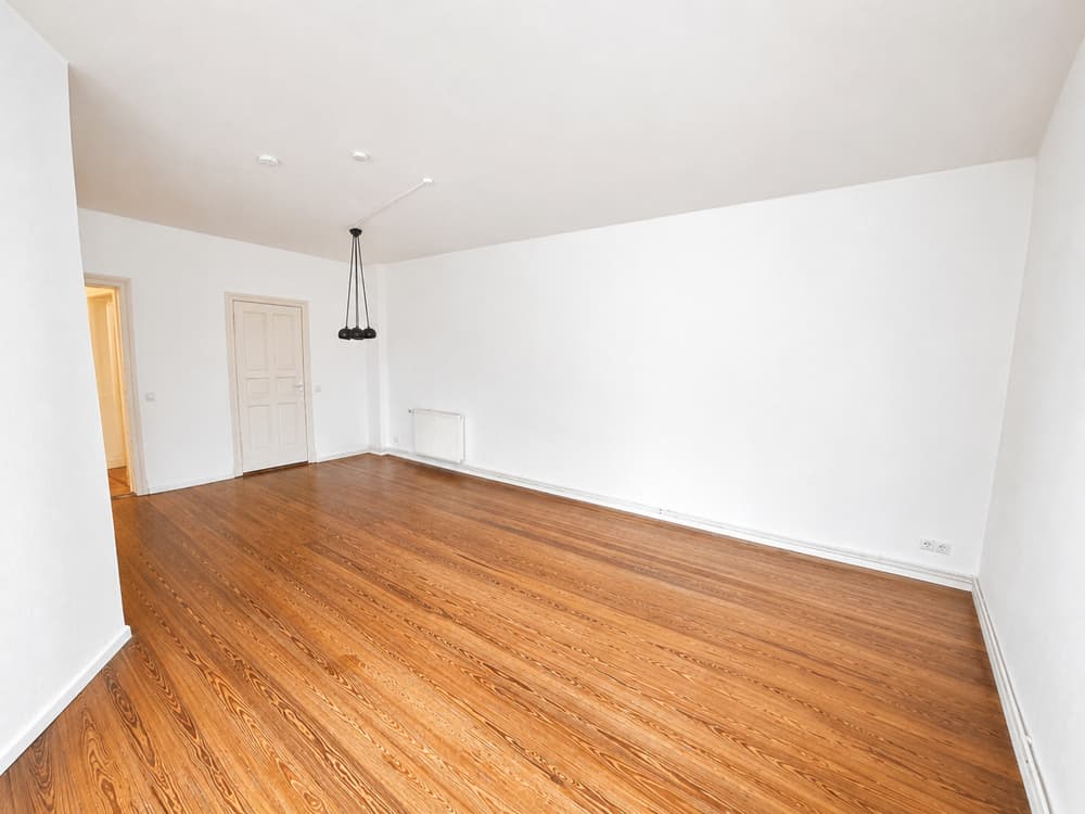 Bezugsfreie 99 m² Altbauwohnung mit Balkon – inklusive Renovierung