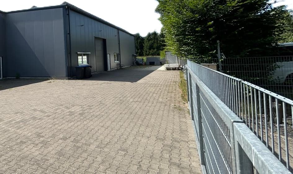 Vielseitige Gewerbehalle ca. 500 m² mit Büro, Schwerlastregalen & Hof in Herzebrock-Clarholz