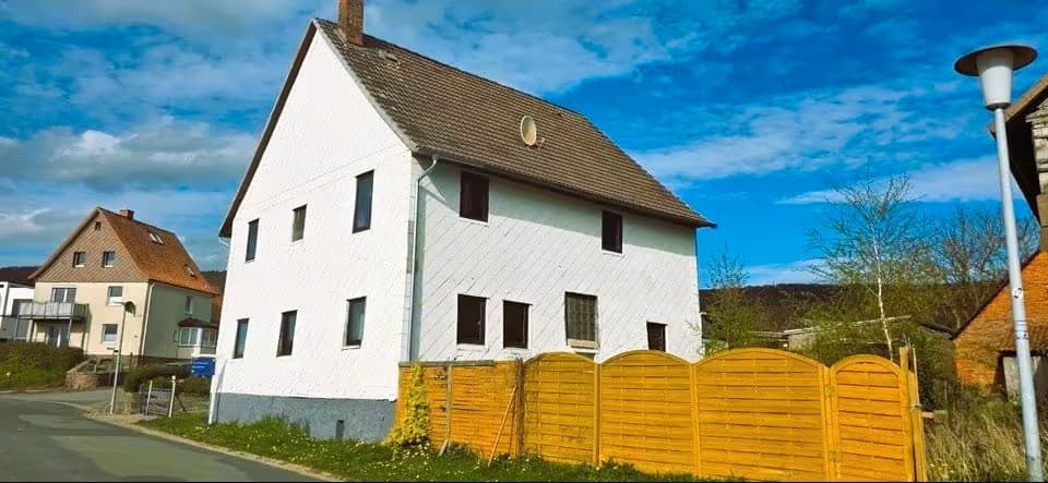 Charmantes Fachwerkhaus mit 5 Schlafzimmern, Carport & viel Potenzial in 37633 Dielmissen