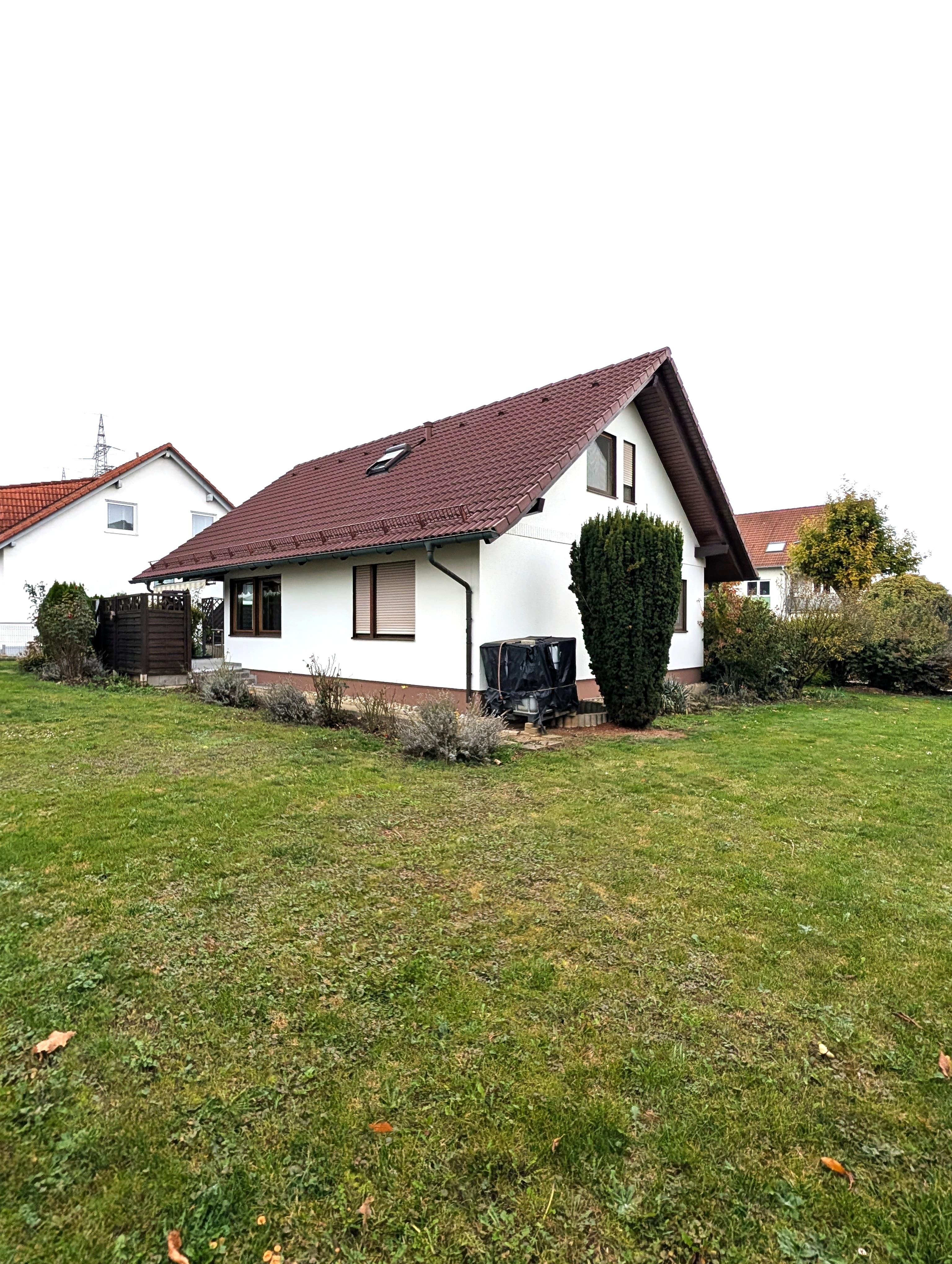Einfamilienhaus mit Garten, Doppelgarage und vielseitigem Raumangebot