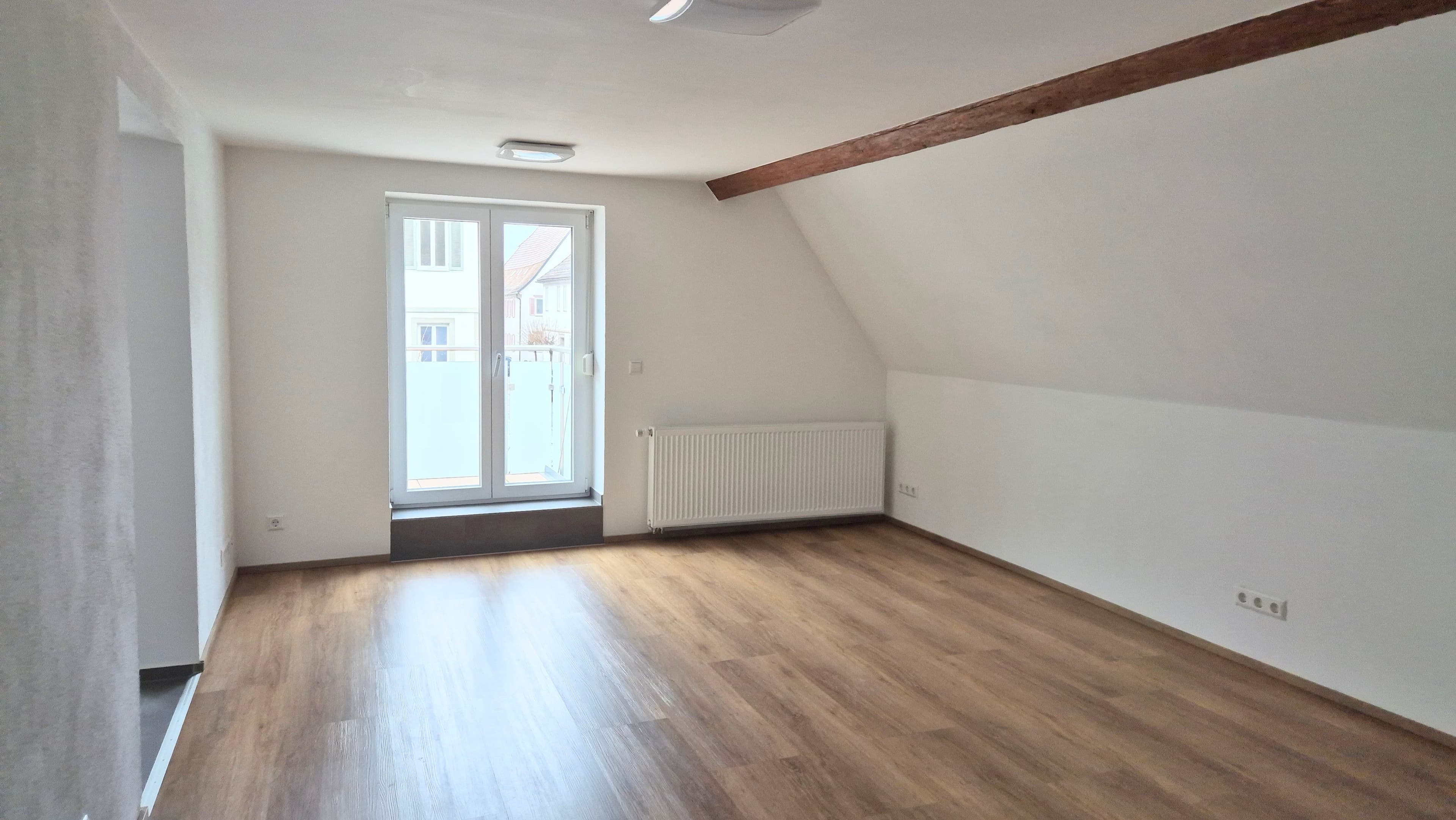 Helle Nichtraucher-Dachgeschoss-Wohnung 90m²