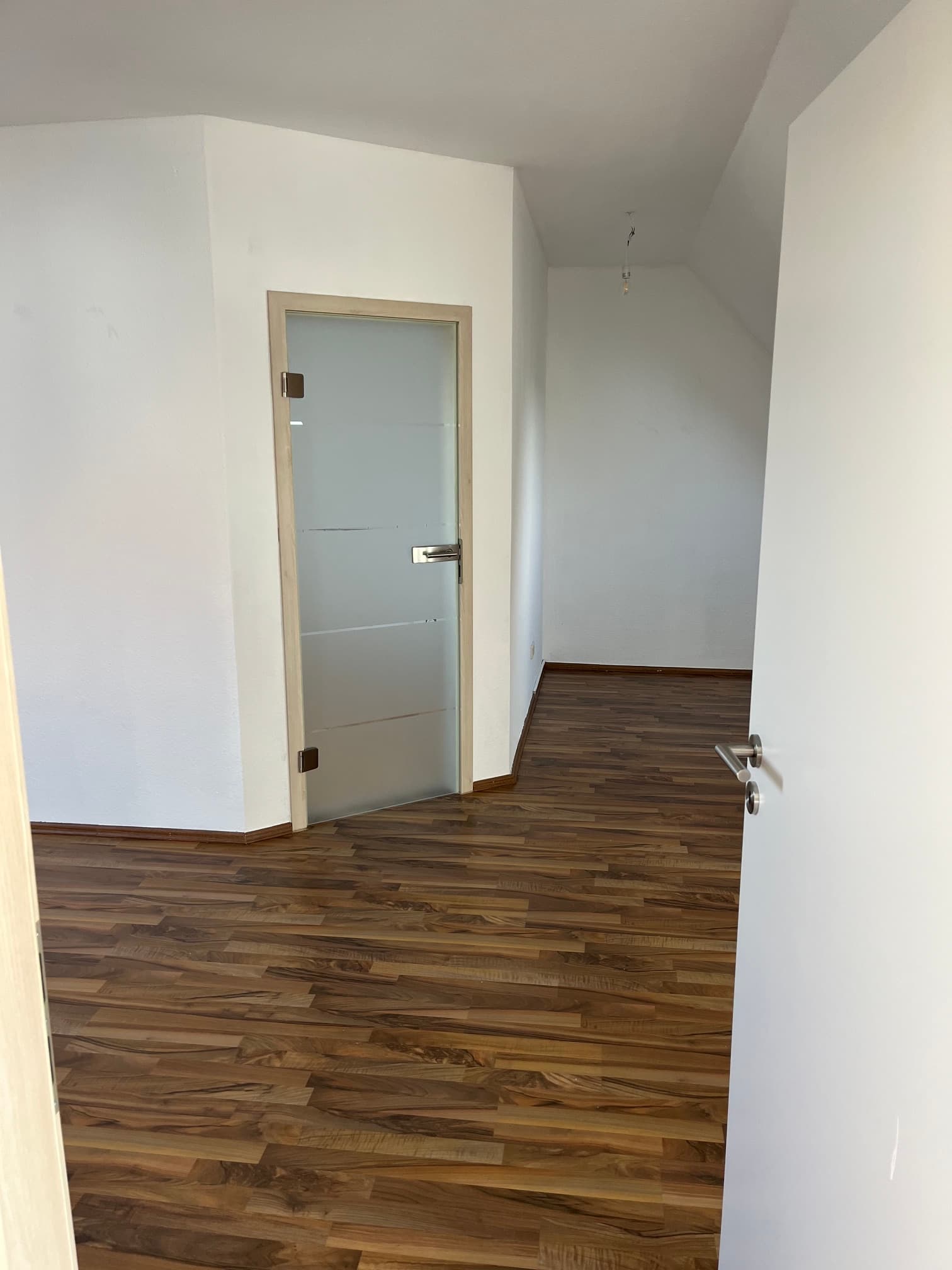 Moderne Zweiraumwohnung mit Wannenbadezimmer