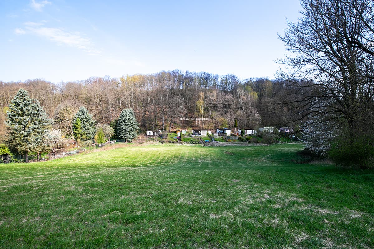 BAURUNDSTÜCK MIT WALDBLICK IN RUHIGER WOHNLAGE !