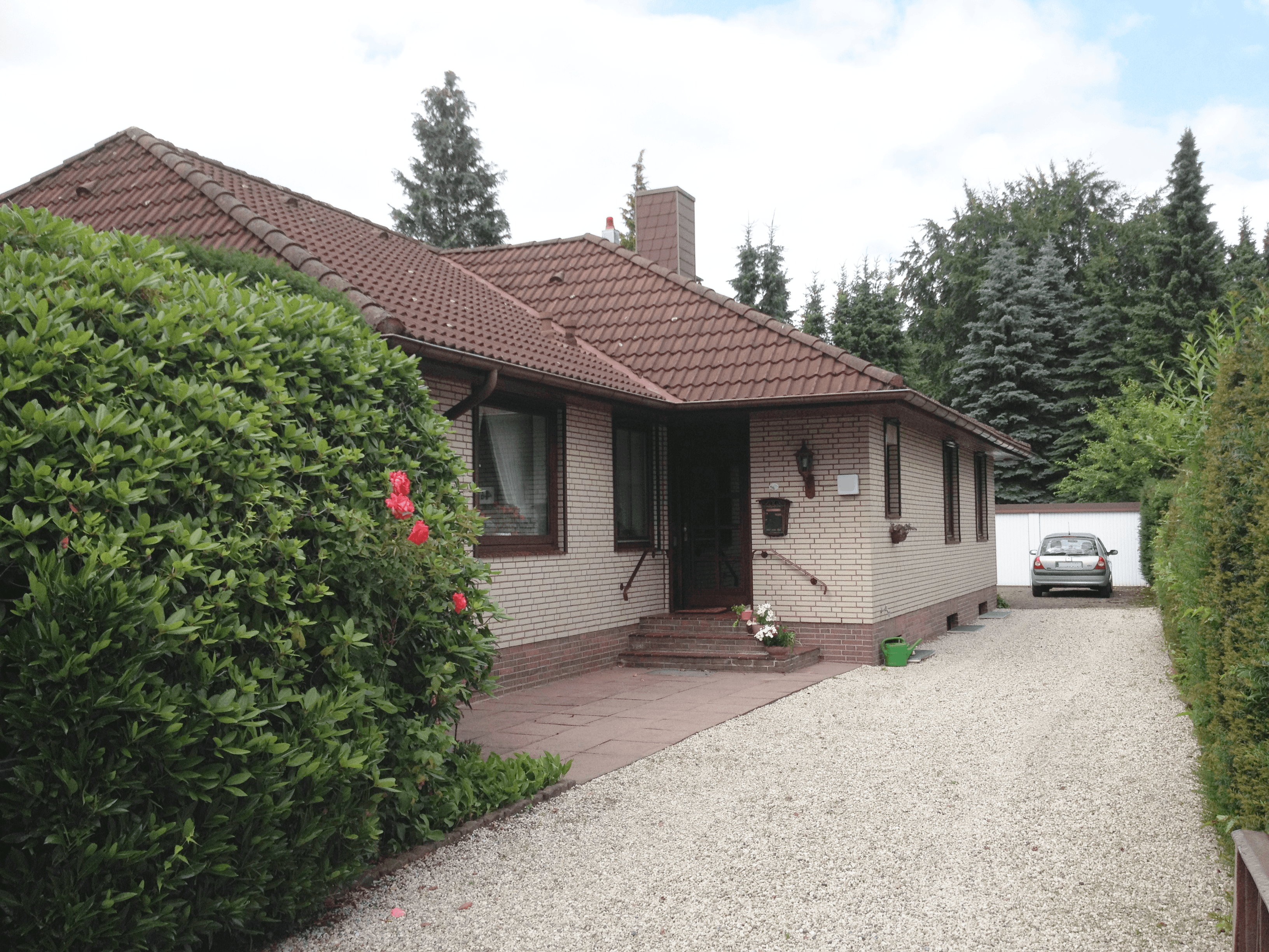 Schönes Einfamilienhaus mit Garten, zentral gelegen in Garstedt - von privat