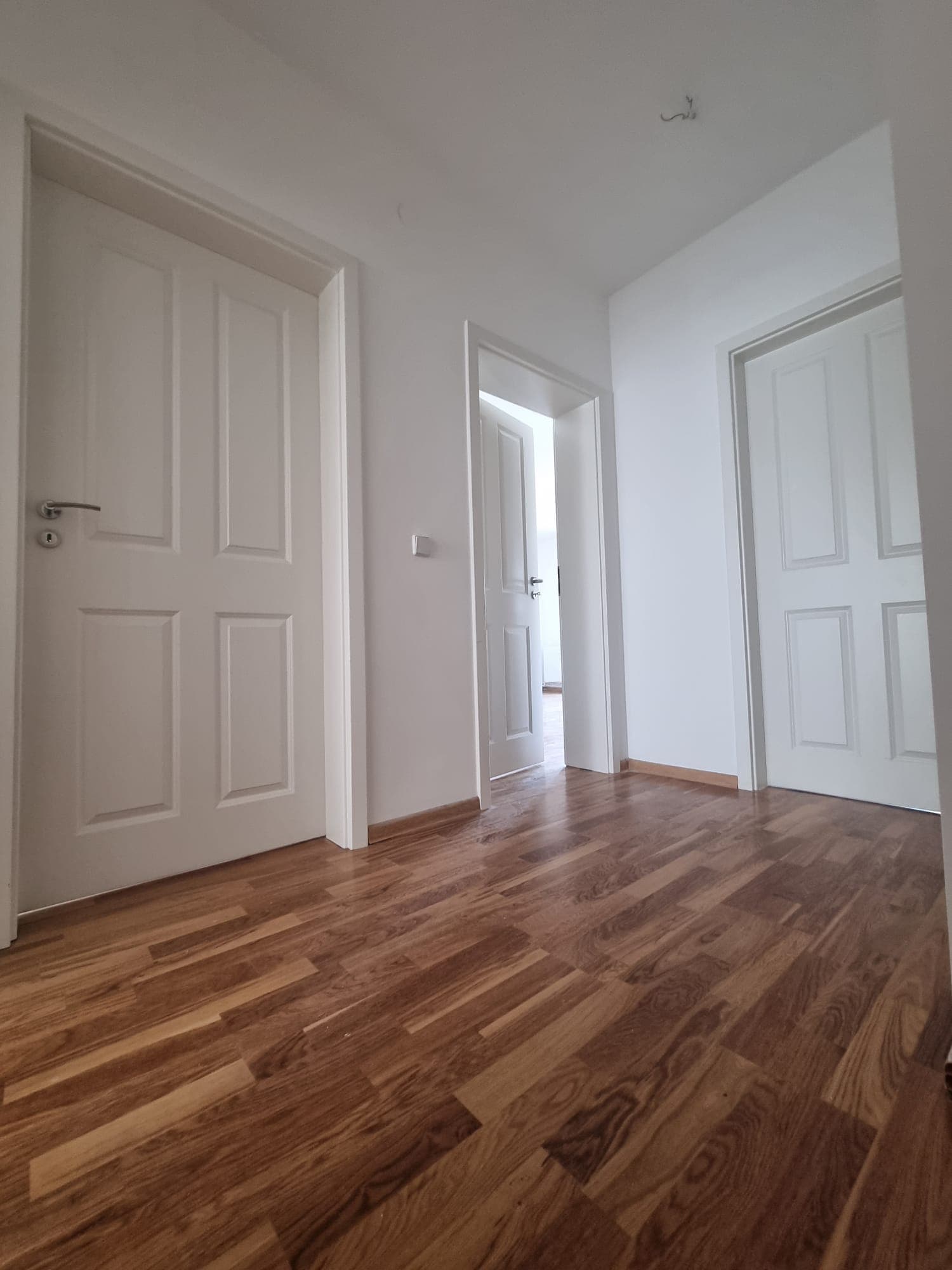 Großzügige 3-Zimmer-Wohnung mit Balkon, Einbauküche & Parkett in zentraler Lage