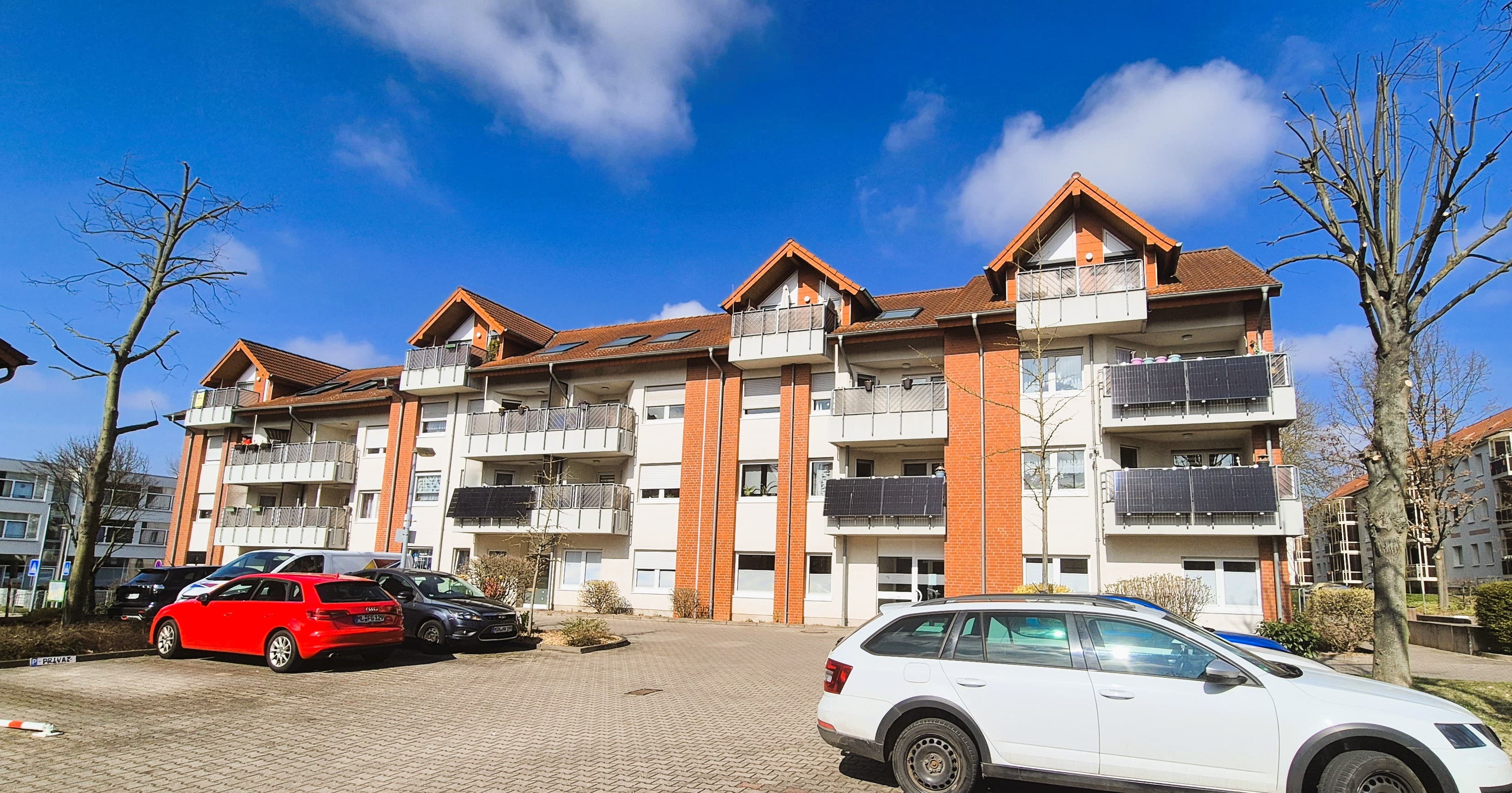 Geräumige Dachgeschoss-Wohnung mit Einbauküche und Balkon in der Fr.-Engels-Str. in Sangerhausen