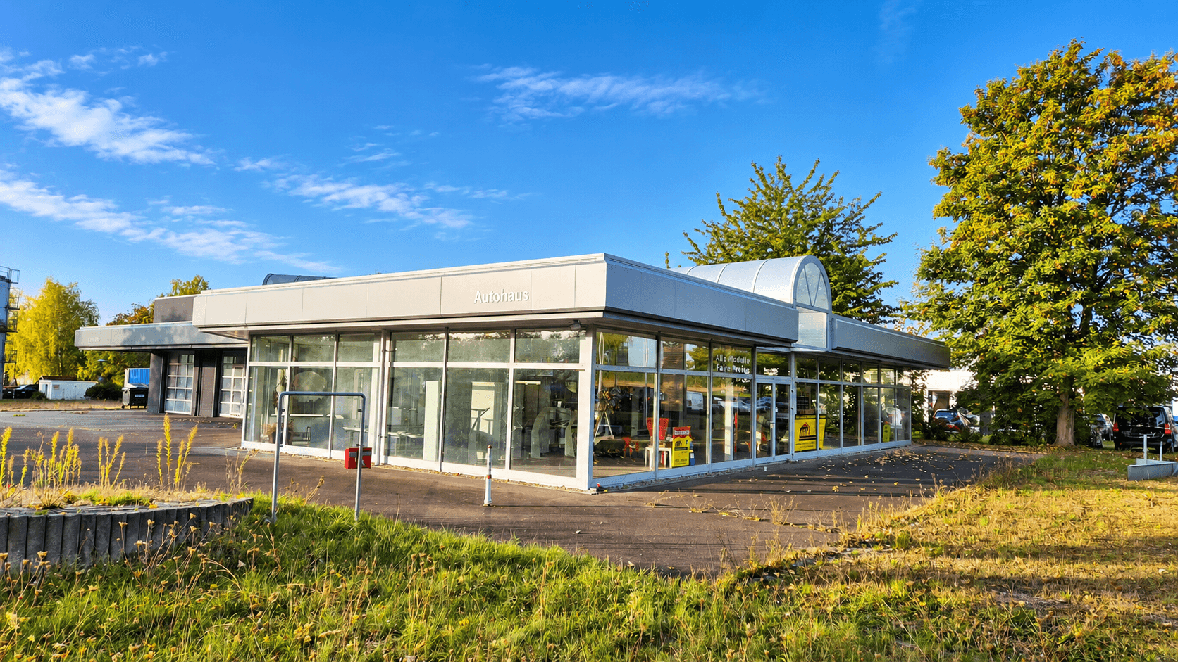 Autohaus in Bestlage von Sangerhausen zu vermieten - vertragsfrei, Zweigniederlassung oder Existenzgründer