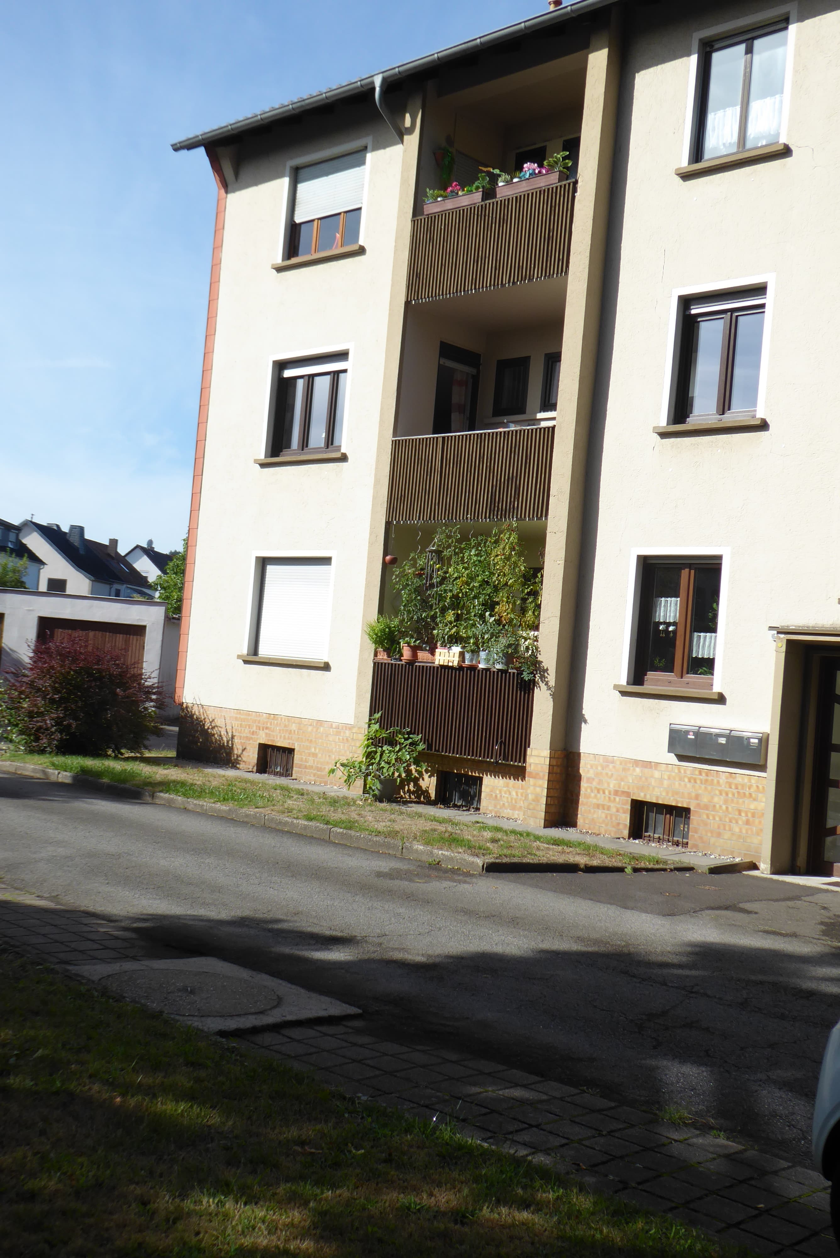 Gemütliche 4 ZKB-Wohnung mit Balkon im 1.OG