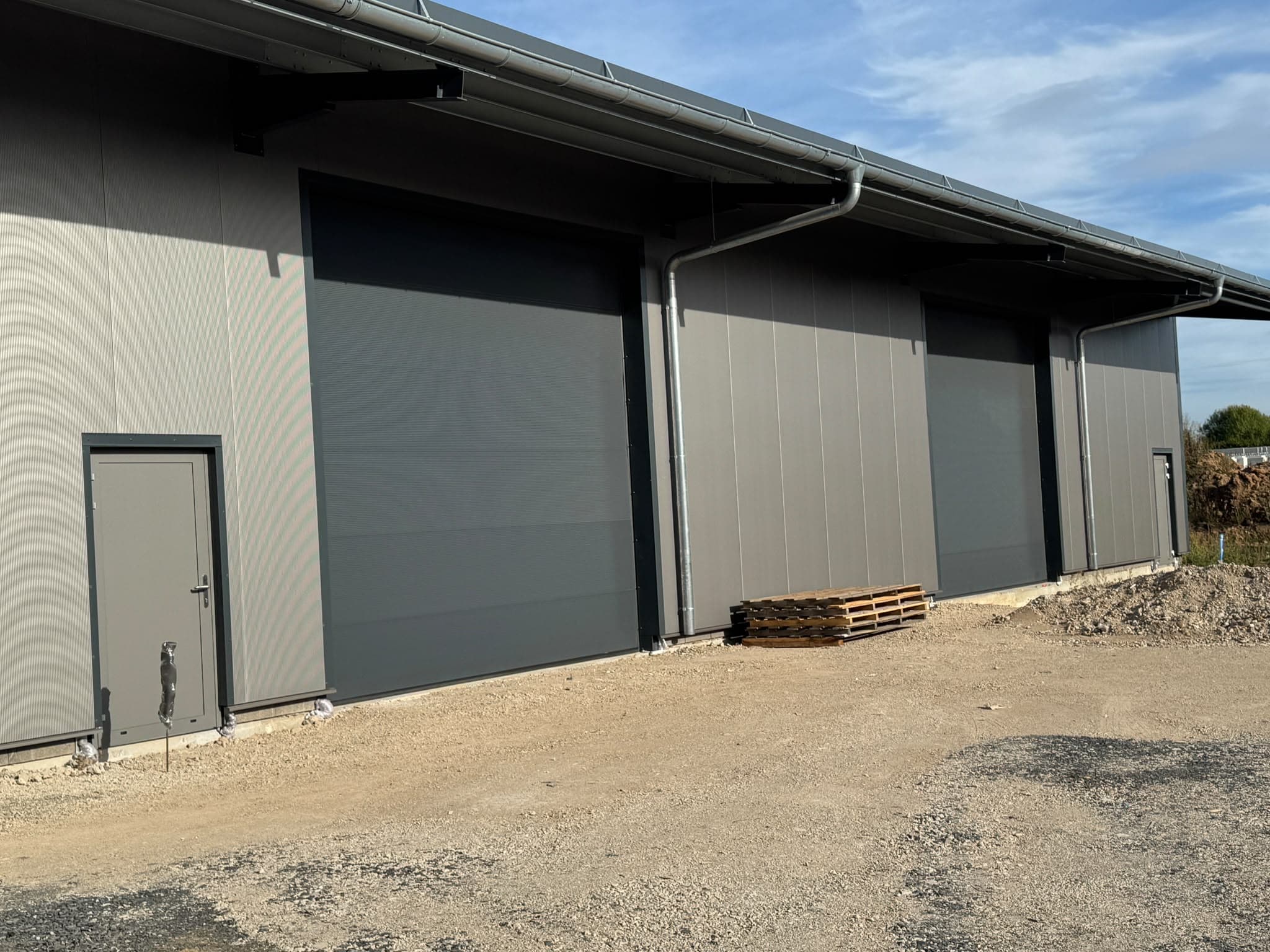 Neubau Lagerhalle mit Stellplätzen