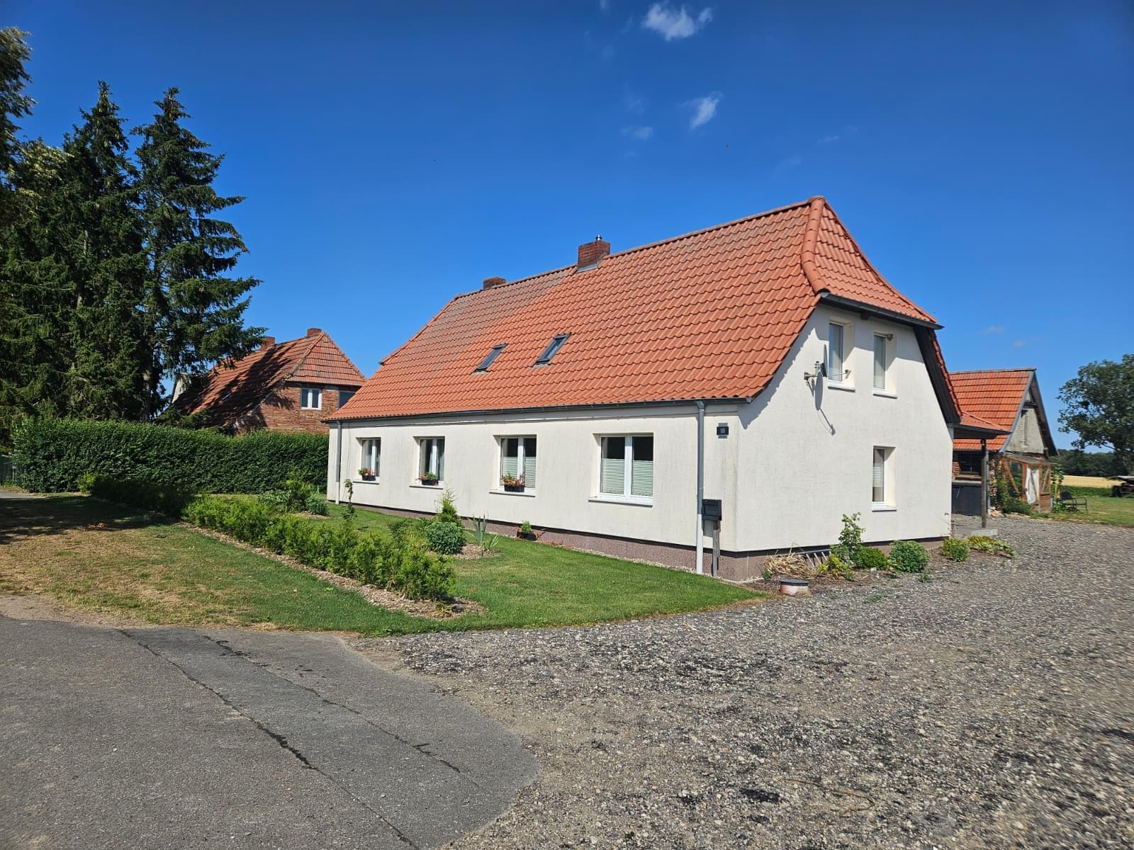 Landhaus mit zwei Wohneinheiten, Scheune & 12.141 m² Grundstück