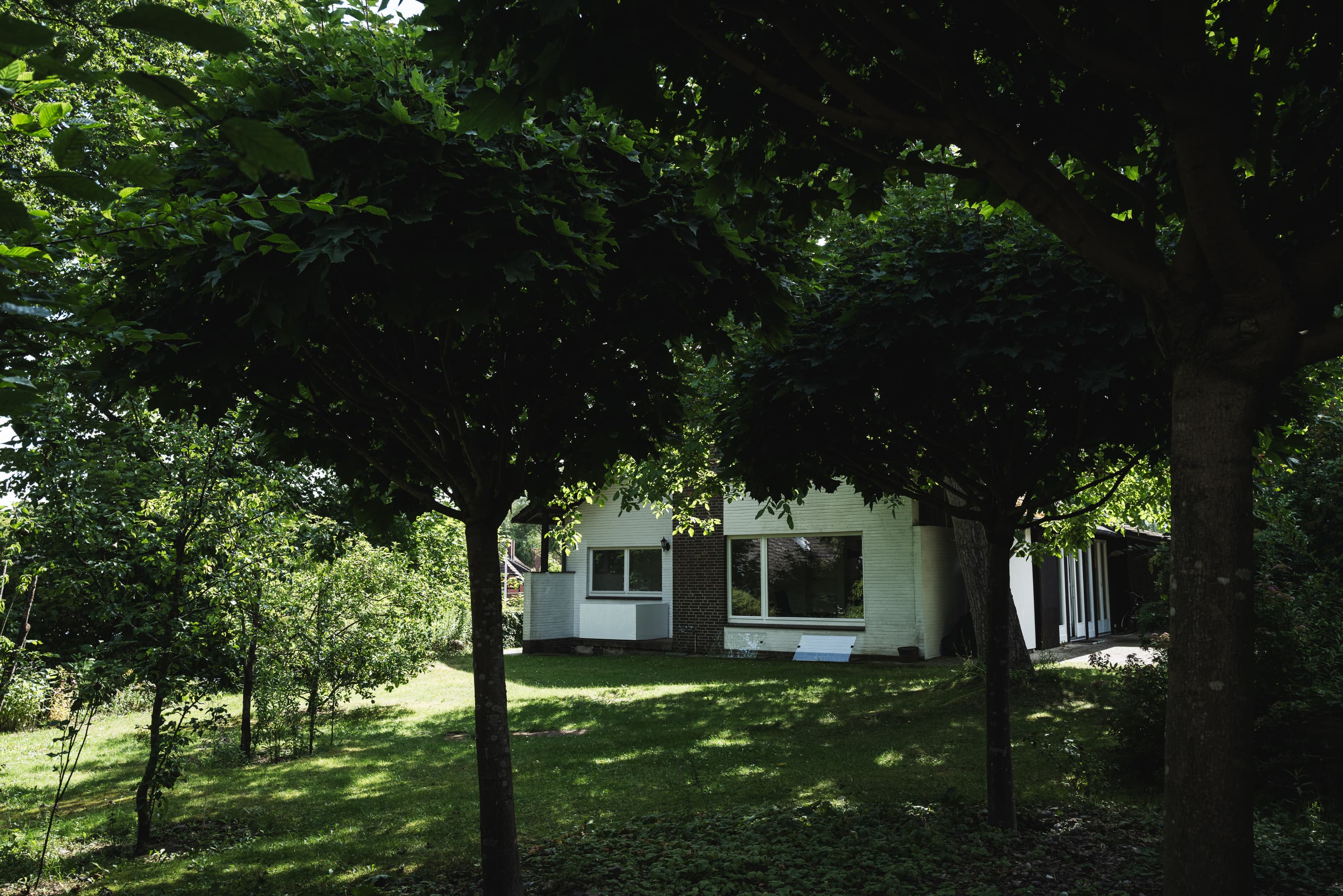 Architektenhaus · Klassiker der 60er- Jahre · Raum, Licht und gewachsener Garten