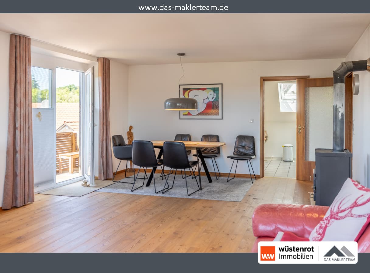 Wohnen mit Charme unter dem Dach – 4-Zimmer-Wohnung mit Westbalkon, Garage und Kaminofenanschluss