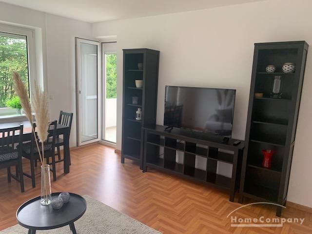 3 Zi.Whg., möbliert, 2. OG, mit Balkon.