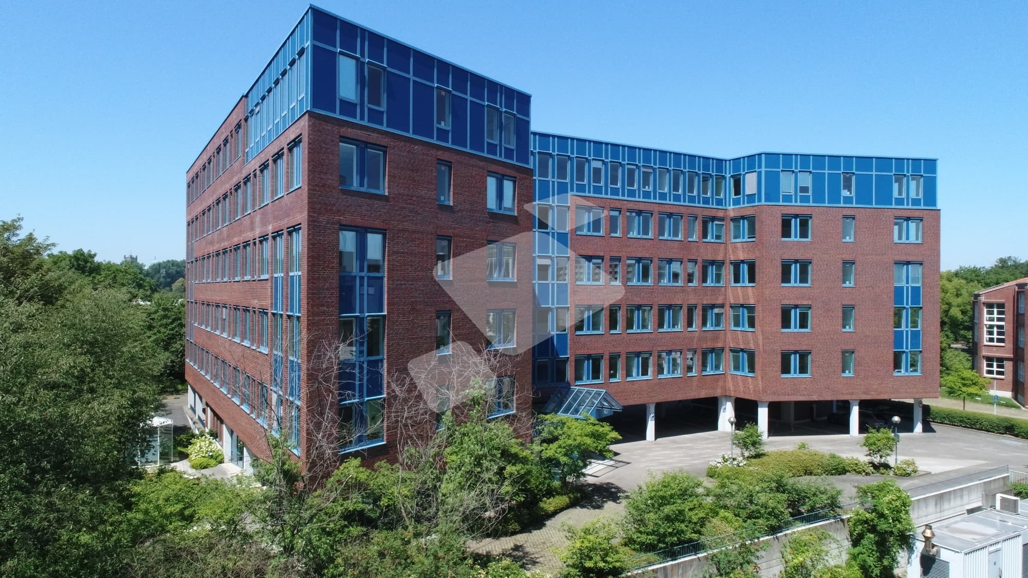 Modernes Bürogebäude in zentraler Lage