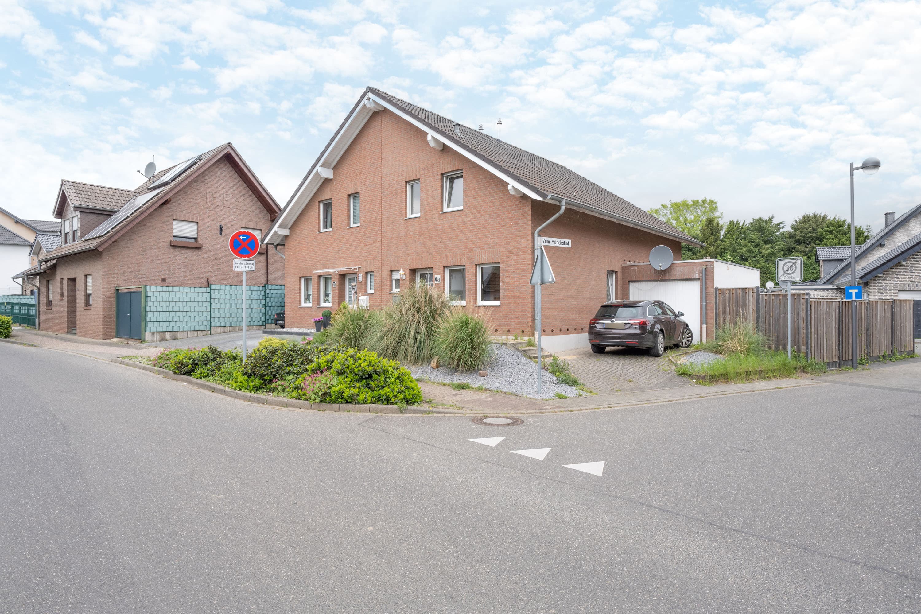 VERKAUFT!!! ACHTUNG PREISSENKUNG! Doppelhaushälfte mit Garage.....