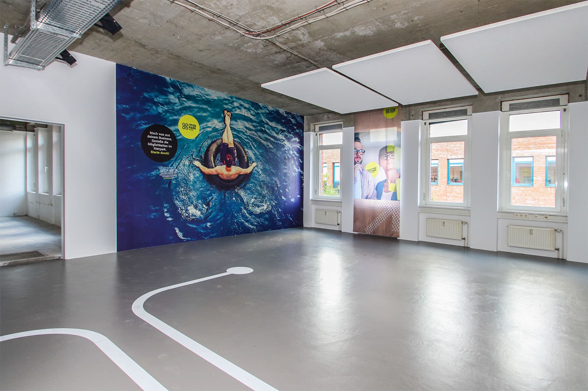 Büro im puristischen Loft-Style