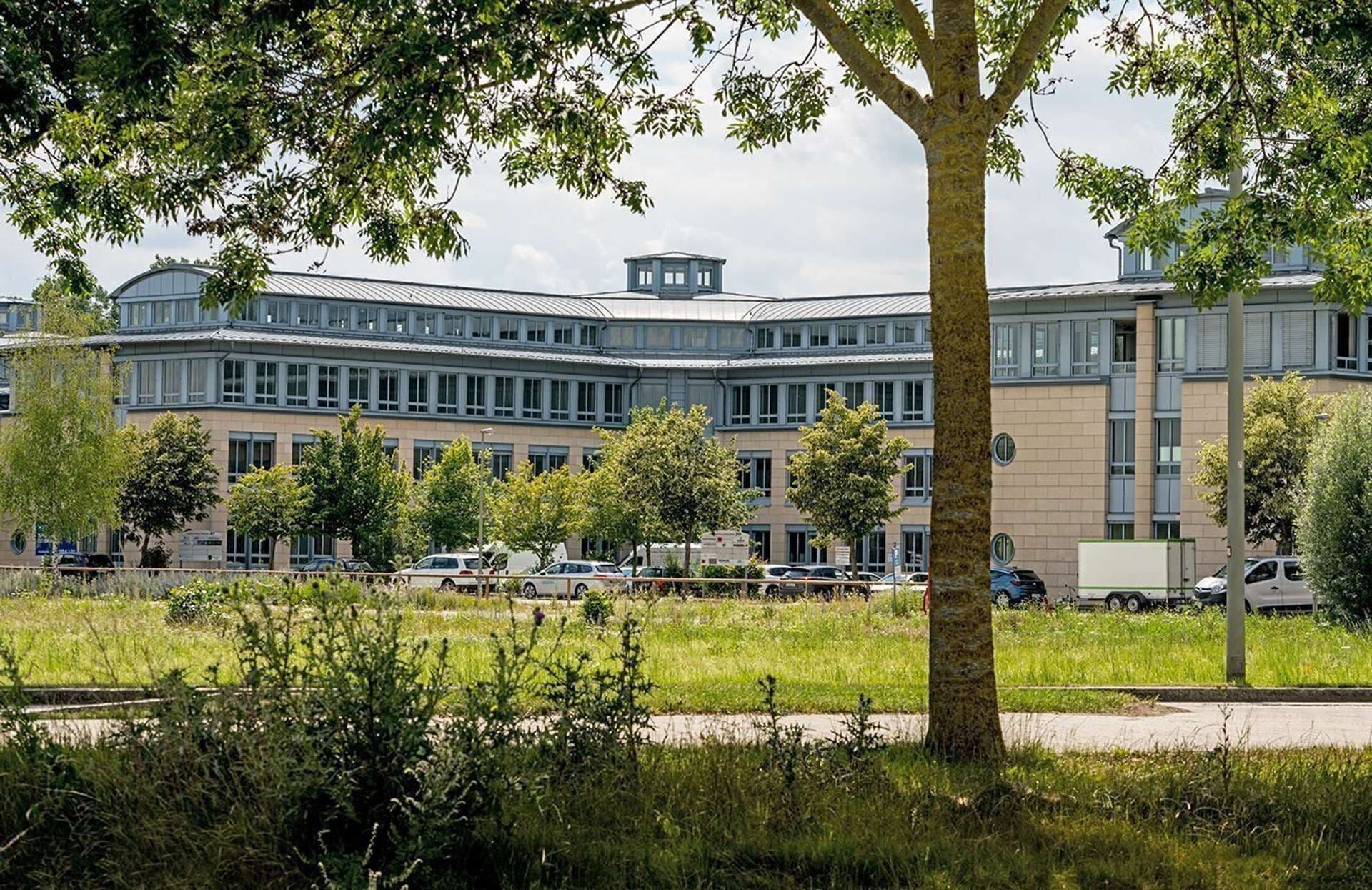 Lichtdurchflutetes Büro mit traumhaftem Panorama - provisionsfrei