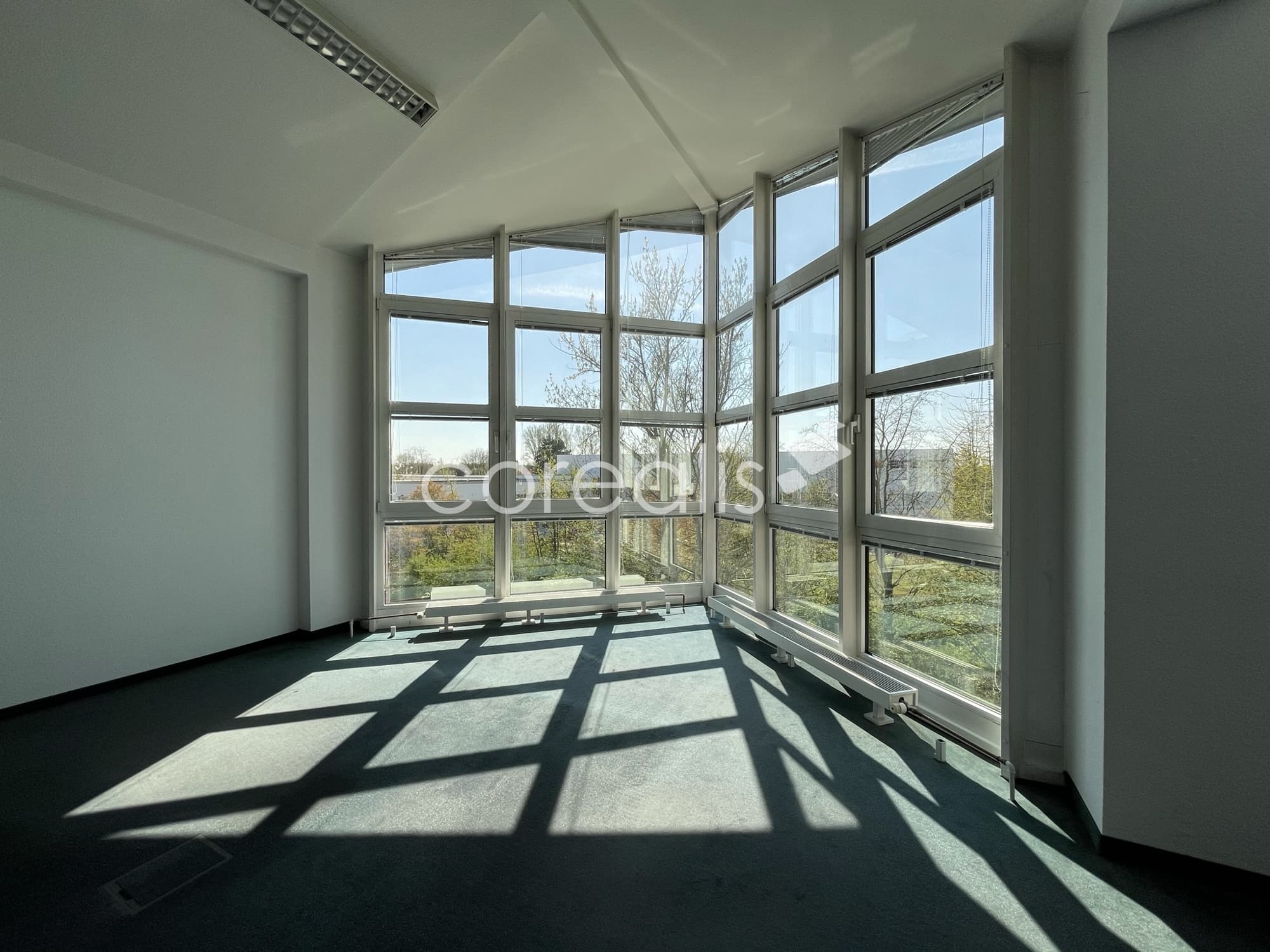 Schöne Büro- & großzügige Hallenflächen in Meerbusch provisionsfrei zur Miete