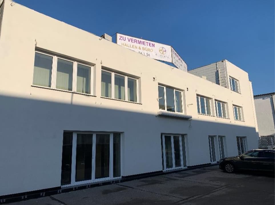 Top saniertes Gewerbe-Objekt mit lichtdurchfluteten Hallenflächen & Büros