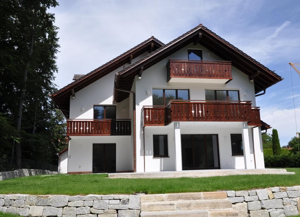 LEBEN - wo andere URLAUB machen
Komf. VILLENANWESEN mit ELW - 82335 BERG Starnberger See