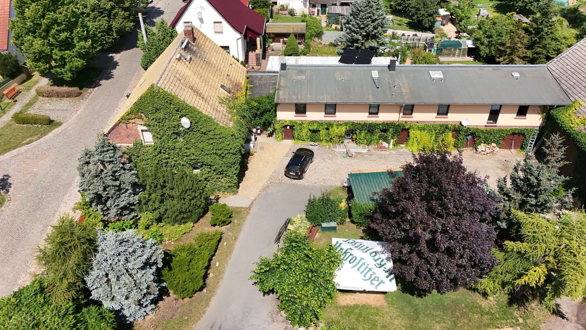 4-Seitenhof am Elbradweg mit Wohnungen und voll ausgestatteter Pension