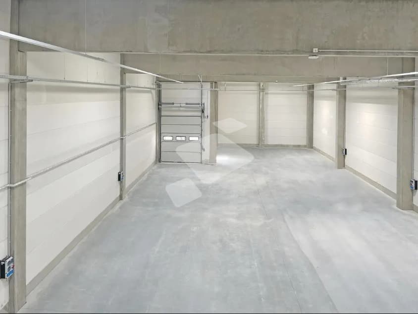 Lagerhalle in Wolfsburg | ca. 1.000 m² | Showroom und Büro