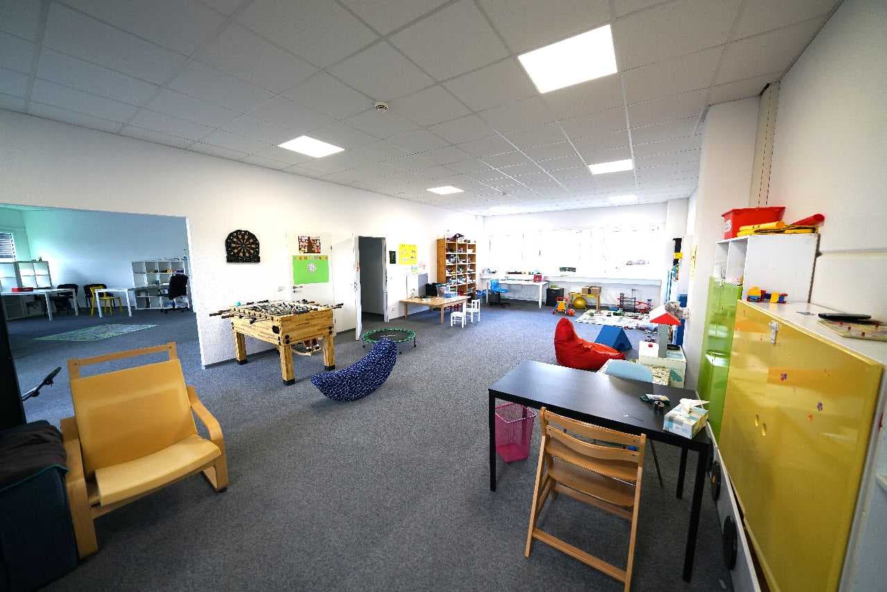 Provisionsfrei: Ca. 212 m² Büro-, Praxis- oder Studiofläche in Rtg.-Lintorf