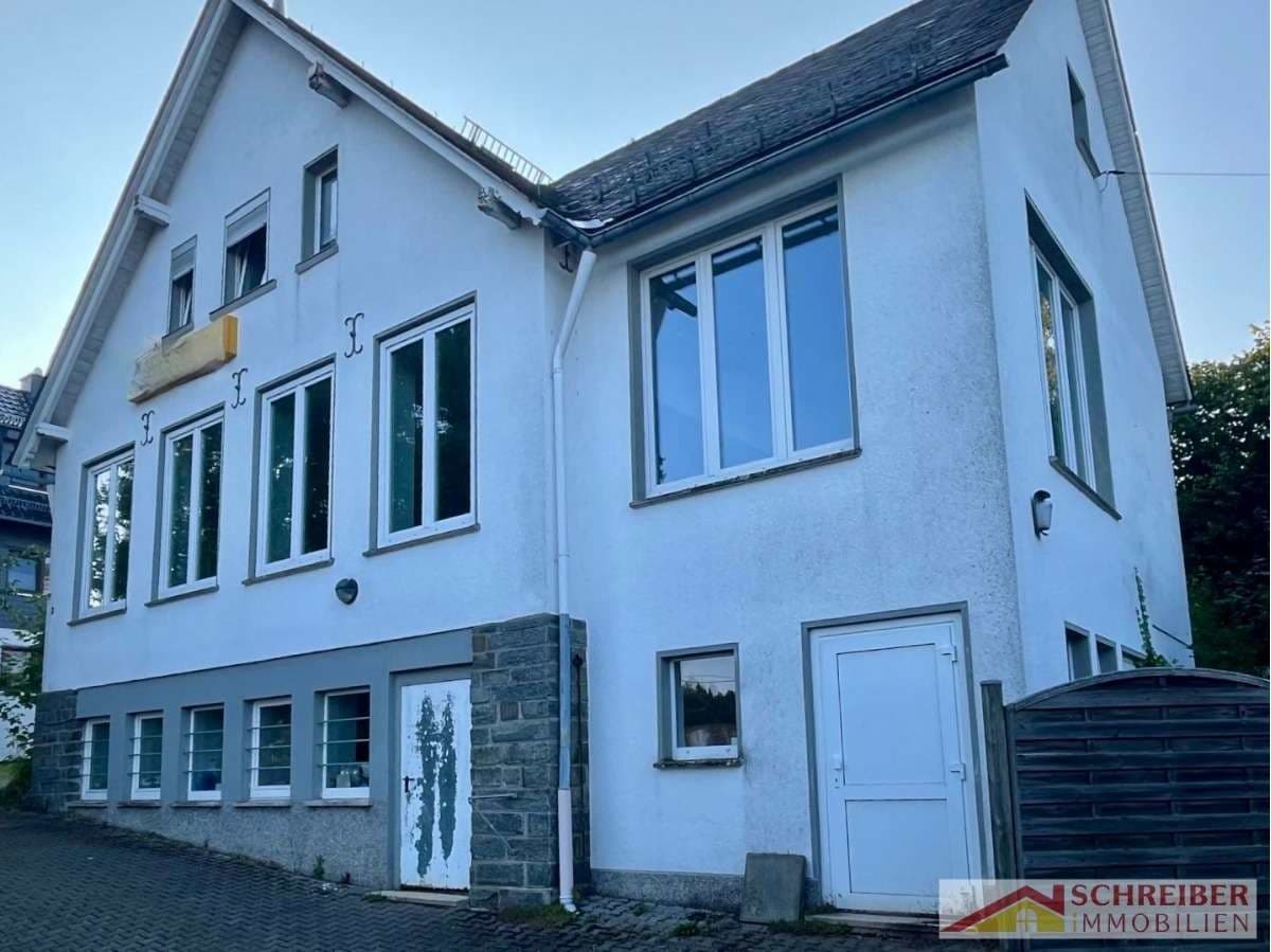 Gut sanierte ehemalige Schule in Bad Berleburg-Sassenhausen zu verkaufen.