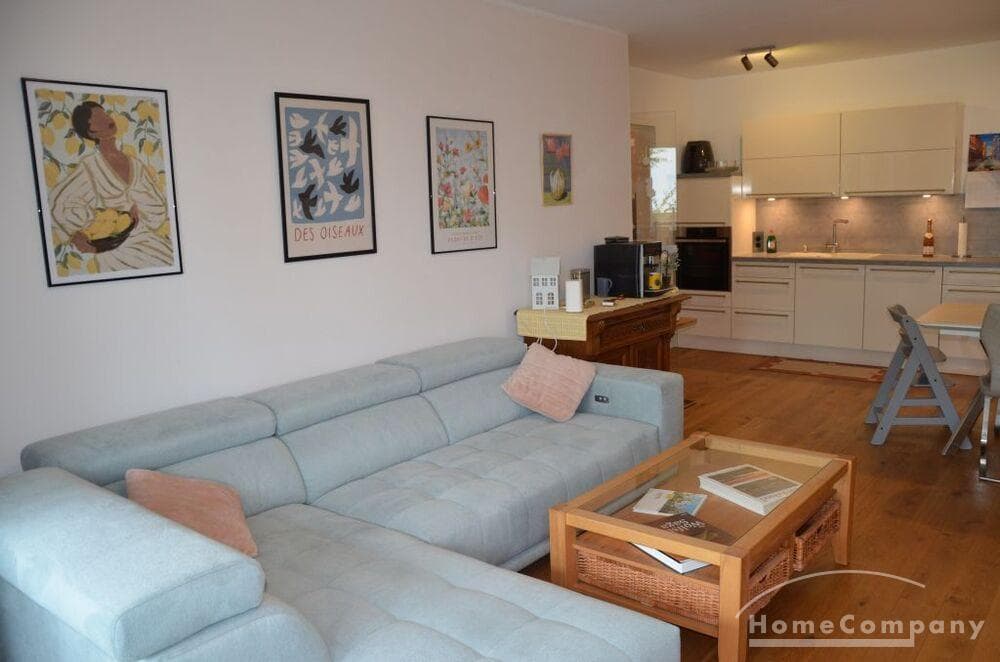 3 Zi.Whg., möbliert, 1. OG, mit gr. Balkon (Loggia), moderne Ausstattung.