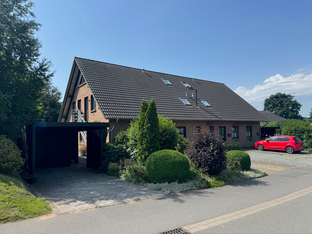 Eine sinnvolle Investition: großes Doppelhaus mit 4 Wohnungen in guter Lage nahe Husum.