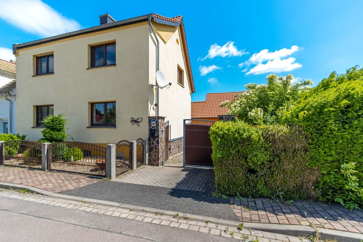 Sie mögen es ruhig und wollen auf´s Land?
Einfamilienhaus in Priester- Wettin-Löbejün- bezugsbereit!