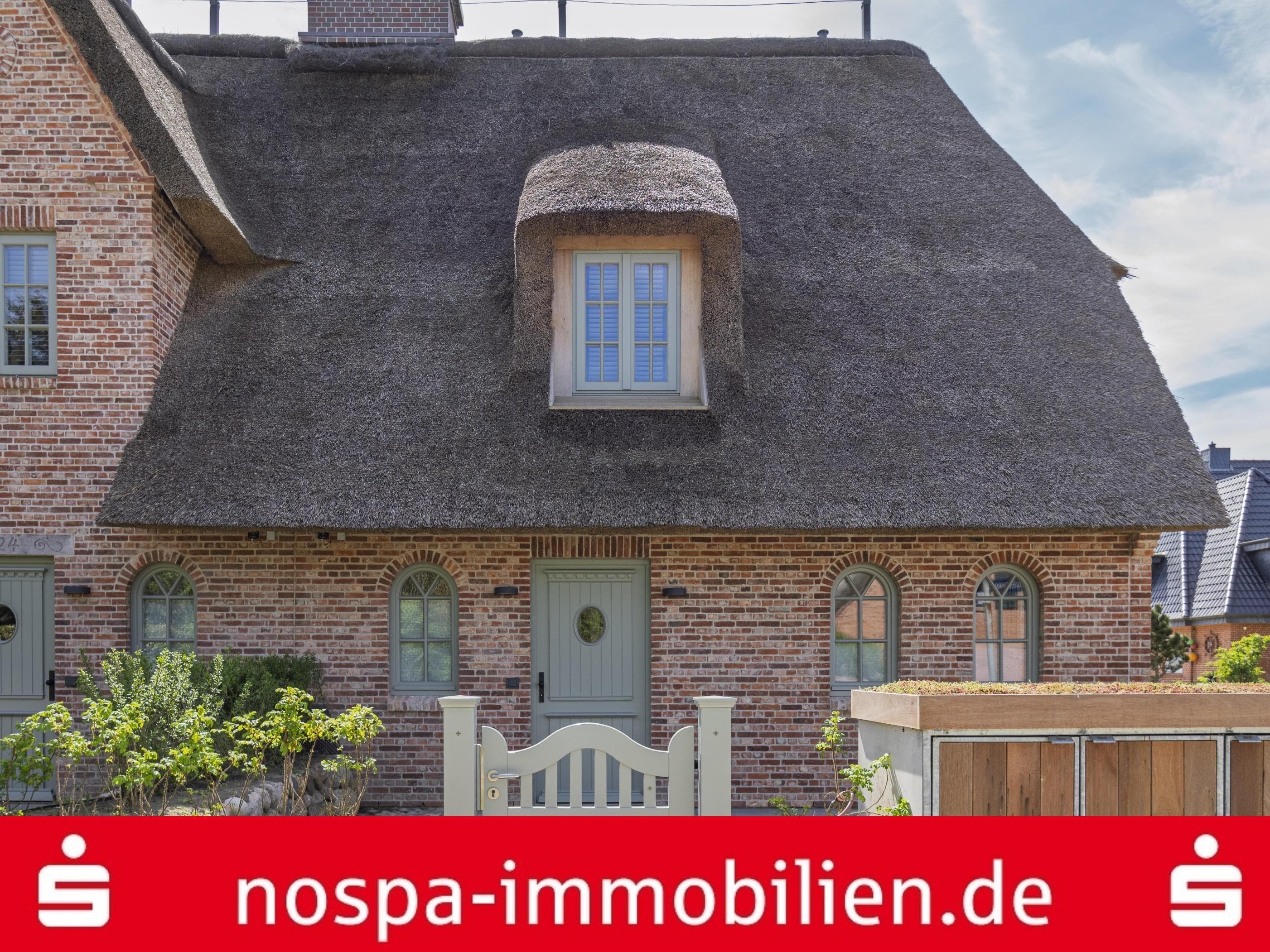 Neuwertig - als Ferienwohnung genehmigt - Doppelhaushälfte unter Reet im Süden von Westerland