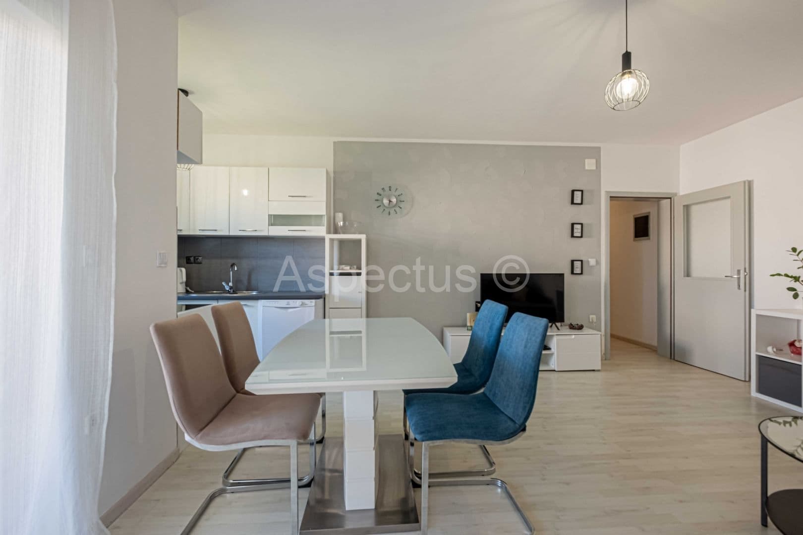 Zweizimmerwohnung in Strandnähe, Valbandon, Šurida