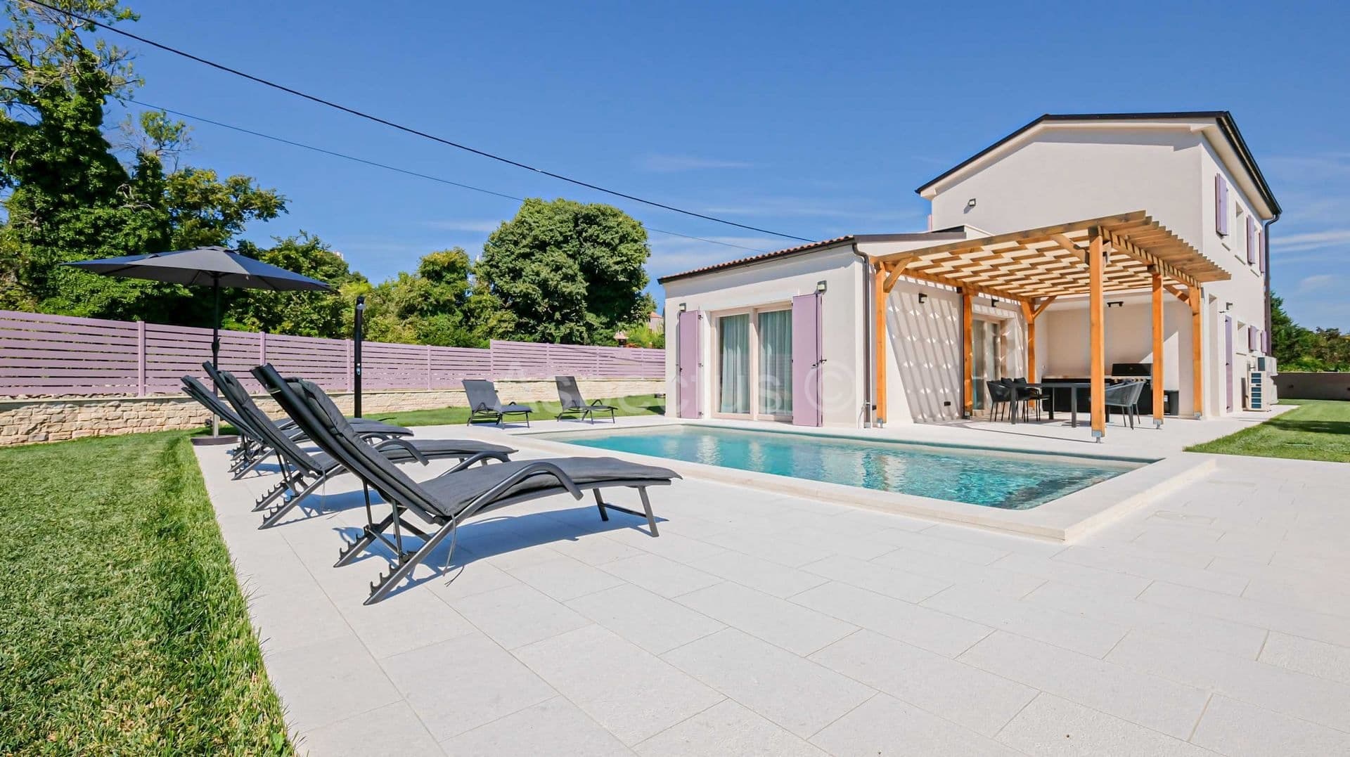 Istrien, Exklusives Haus in Mutvoran – Voll möbliert, mit Pool und Garten