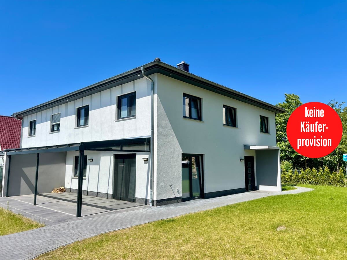 HORN IMMOBILIEN++ Neubrandenburg, große und neuwertige Doppelhaushälfte mit Kamin, EBK, E-Ladestation