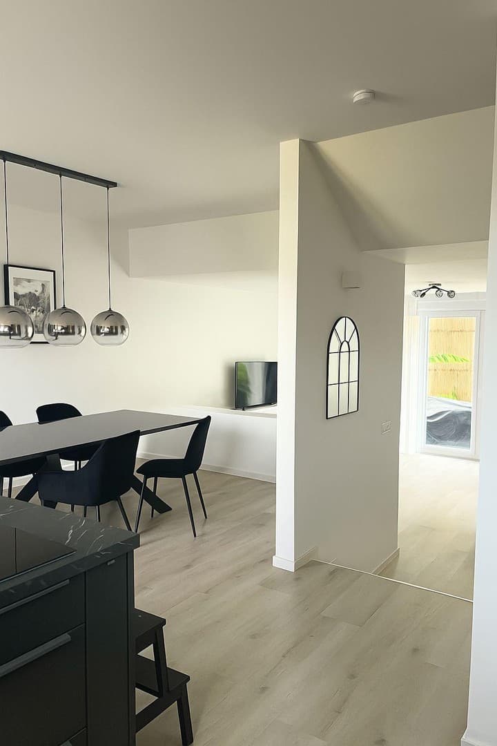 Modernes Reihenhaus mit 7 Zimmern in traumhafter Waldrandlage – energieeffizient & provisionsfrei