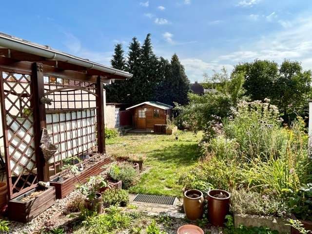 Bezugsfreies Reihenmittelhaus mit großem Garten für die ganze Familie !